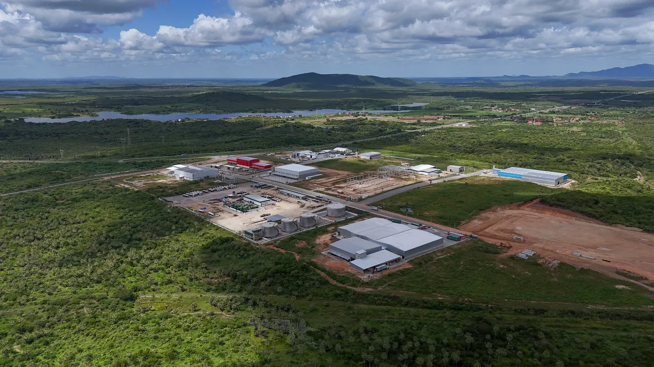 Local ainda aguarda construção de infraestrutura para poder receber oito empresas, além de ter entrada oficial e espaço para caminhoneiros que acessam o espaço com cargas