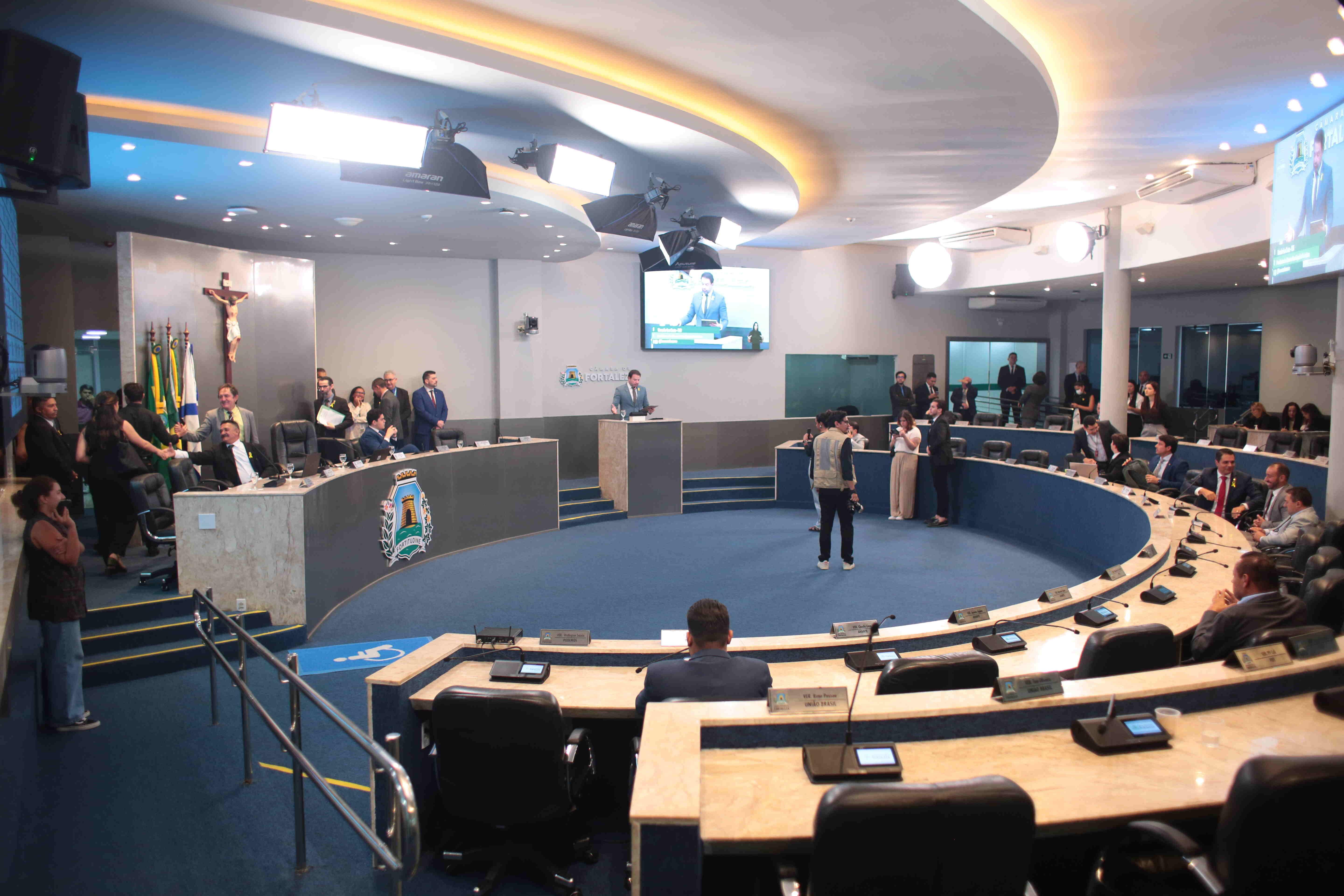 Foto do Plenário da Câmara Municipal de Fortaleza, nesta quinta-feira (4), quando foi votado projeto para criação de cargos no IJF