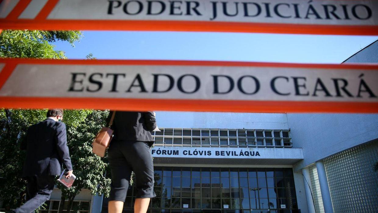 foto forum decisao absolvicacao faccao criminosa