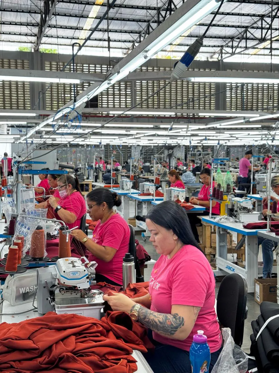 A fábrica da marca conta com equipamentos especializados