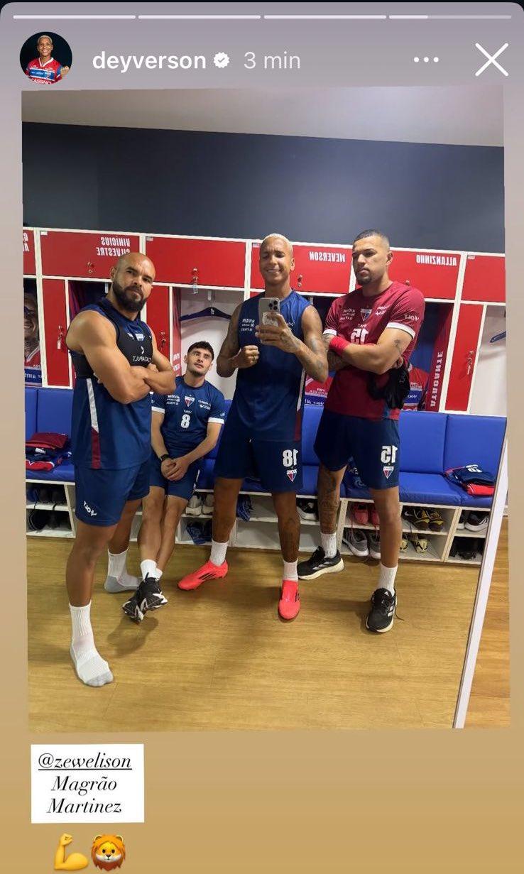 Atacante Deyverson postou nesta manhã foto com os afastados Zé Wellison, Martínez e Magrão.