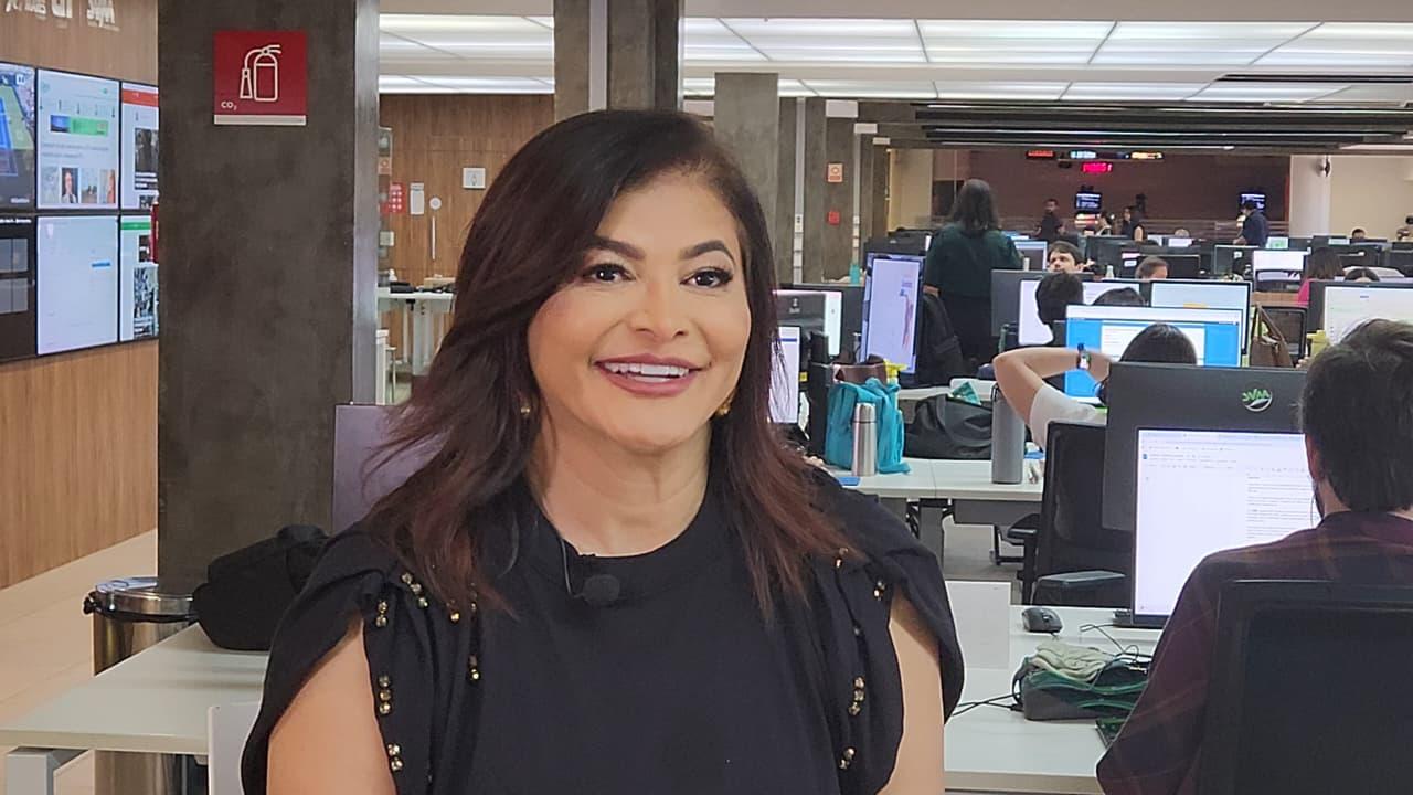 Kátia Cilene na redação do Sistema Verdes Mares