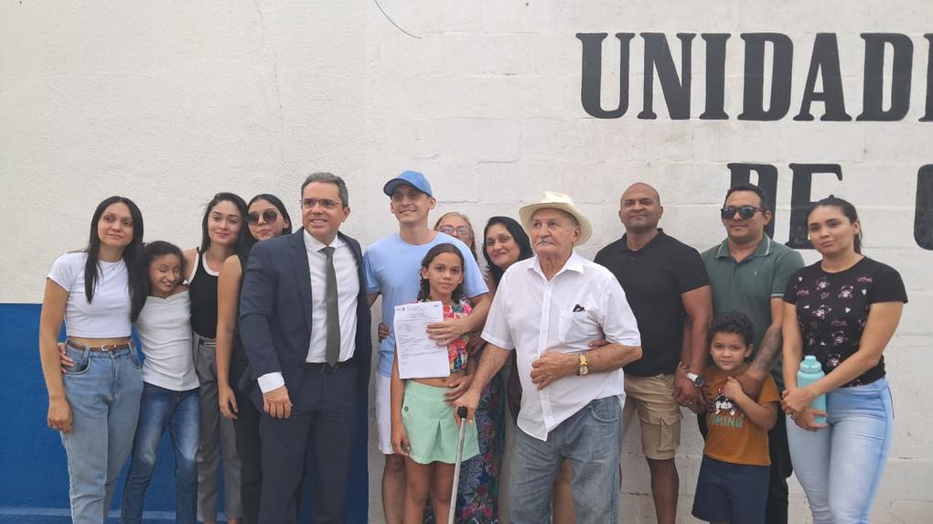 Foto do engenheiro-agronômo cearense acusado de ser integrante de facção deixando a prisão