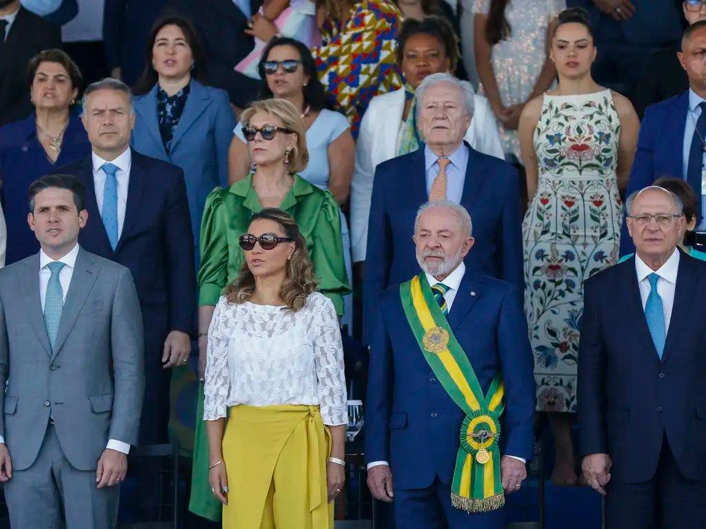 Lula e autoridades no 7 de Setembro