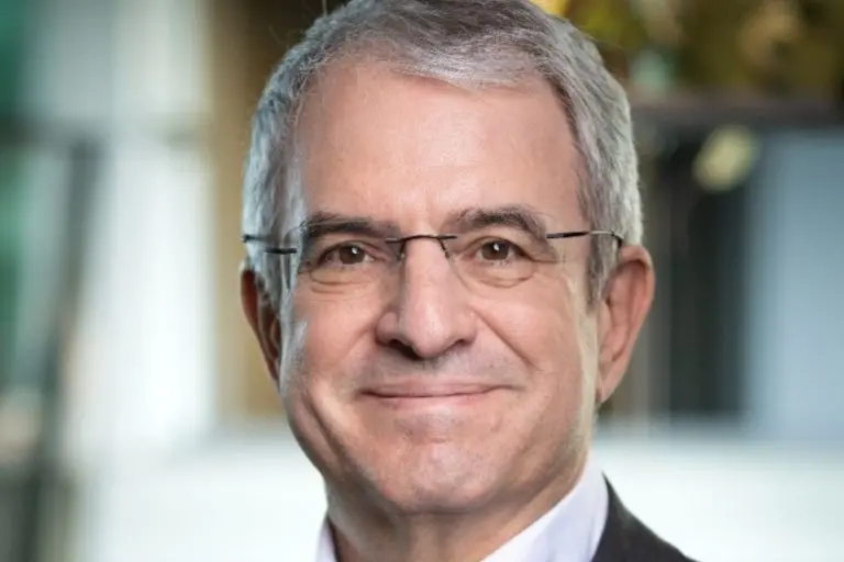 Imagem da notícia: CEO da Nestlé é demitido após descoberta de caso com funcionária; entenda