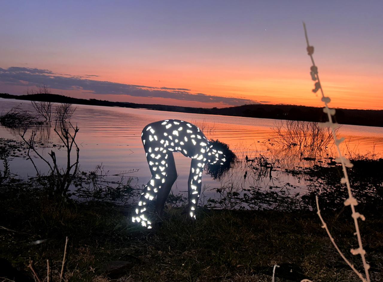 Mostra Verbo exibe performances e vídeos na Pinacoteca do Ceará; na imagem, registro de 'A noite mais bonita é quando somos o céu', de Trojany, que será apresentada no evento