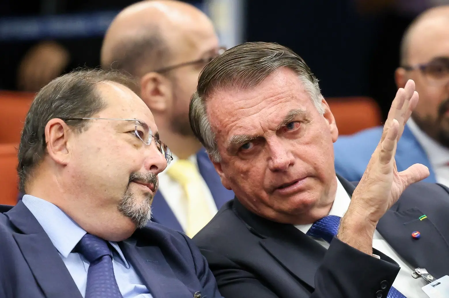 Bolsonaro e advogados no plenário do STF