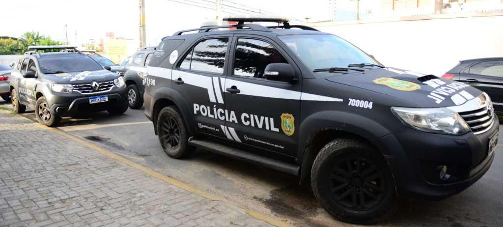 Imagem de viaturas da Polícia Civil do Ceará para matéria sobre pai e tio suspeito de estupro contra crianças no Crato