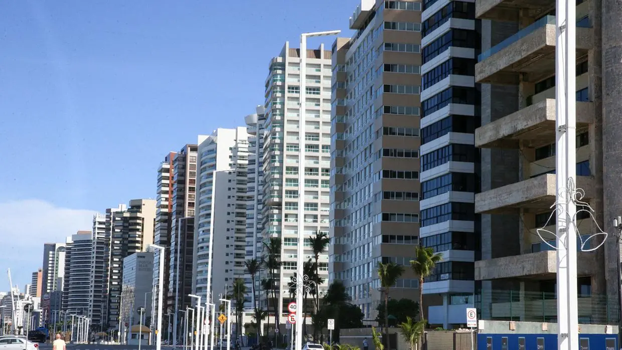 Imagem de imóveis de alto padrão em via de Fortaleza