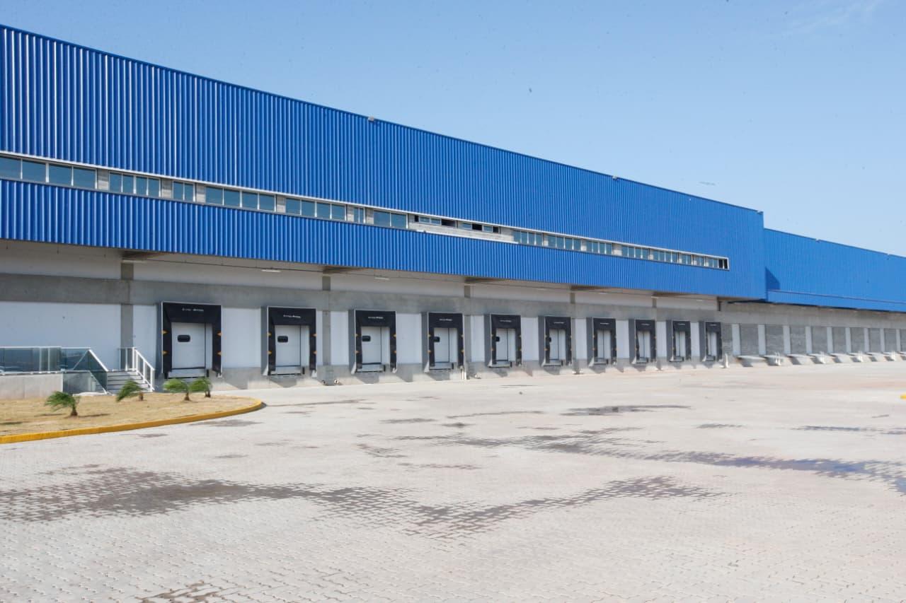 Foto que contém área de docas do terminal de cargas frias da Fratch Log