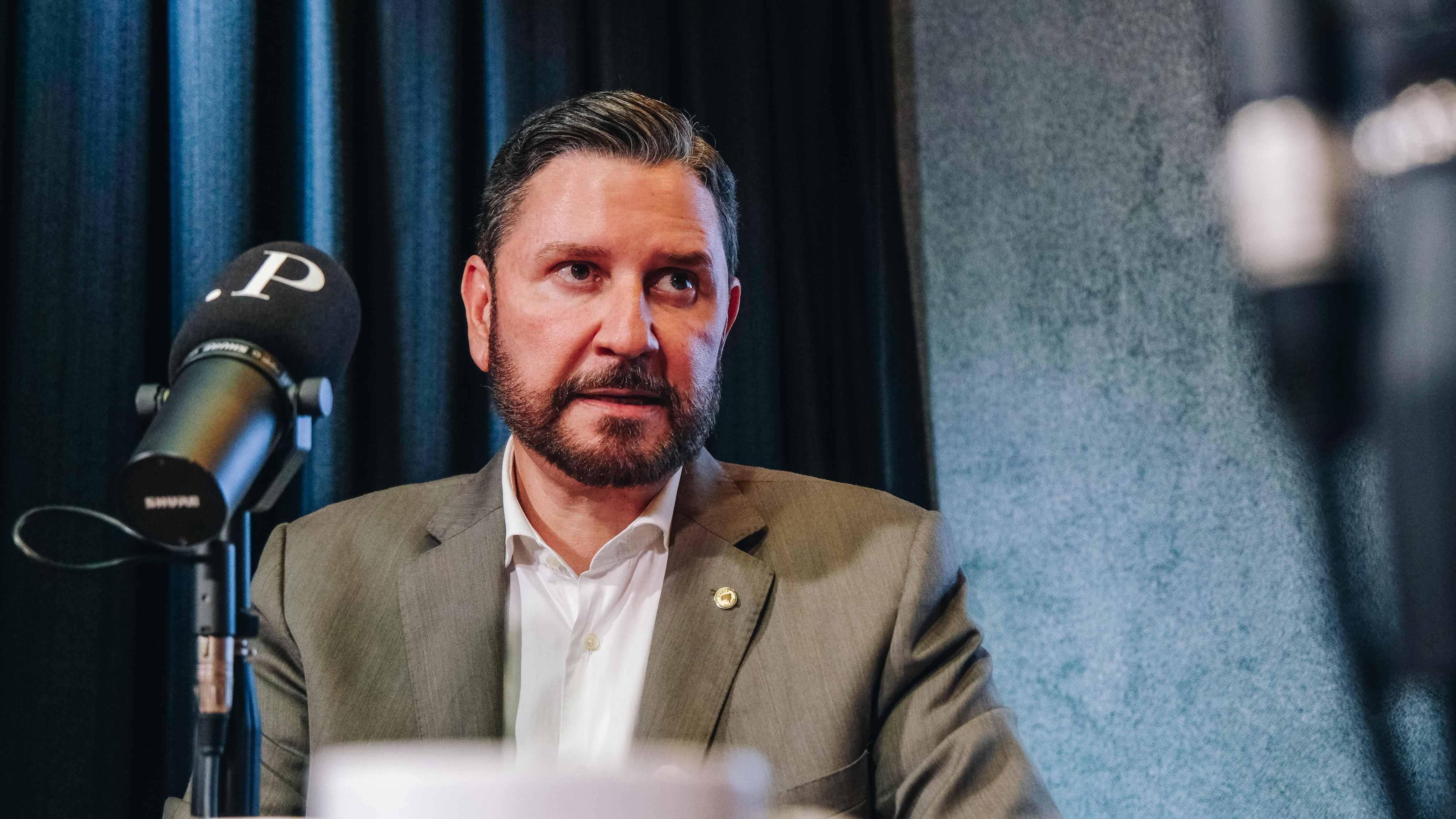 Romeu Aldigueri fala durante a entrevista