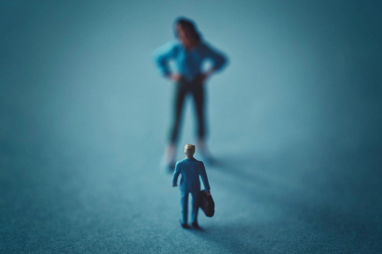 Foto que contém representação de assédio moral usando em imagem onde um homem que recebeu indenização após passar 25 anos chamado por apelido no local de trabalho