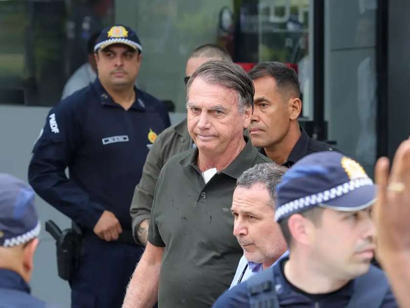 Bolsonaro retorna à prisão domiciliar após procedimento em hospital de Brasília - PontoPoder - Diário do Nordeste