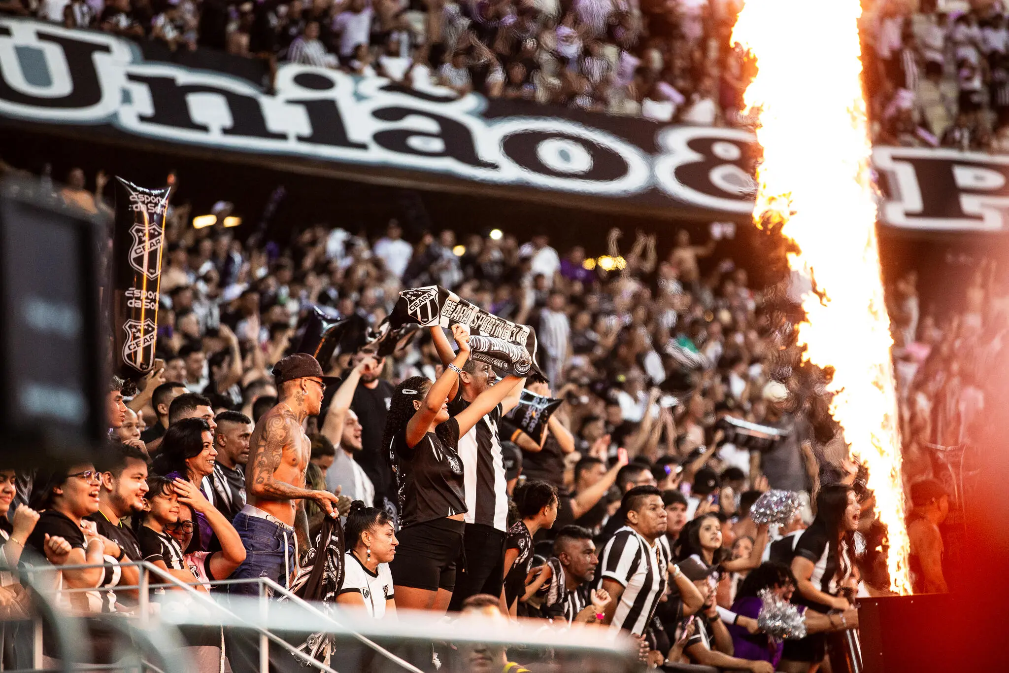 Foto da torcida do Ceará na Arena Castelão