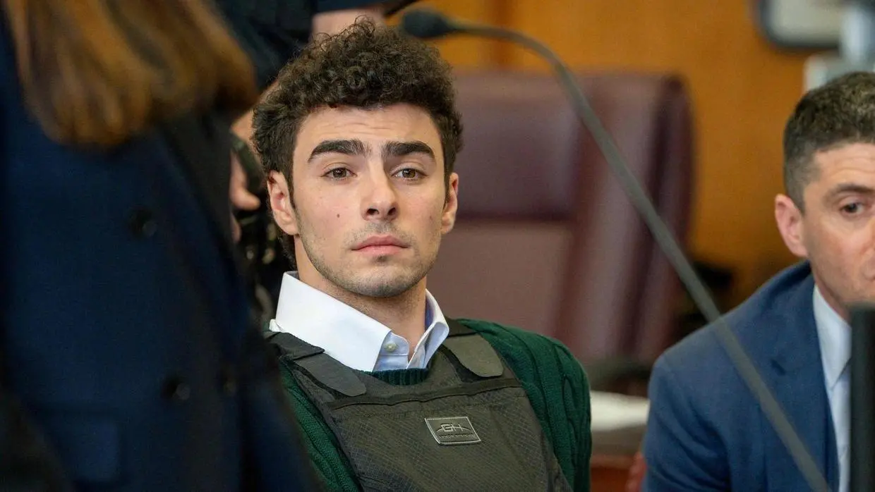 Imagem de Luigi Mangione, que foi indiciado por júri federal dos EUA pela morte de CEO