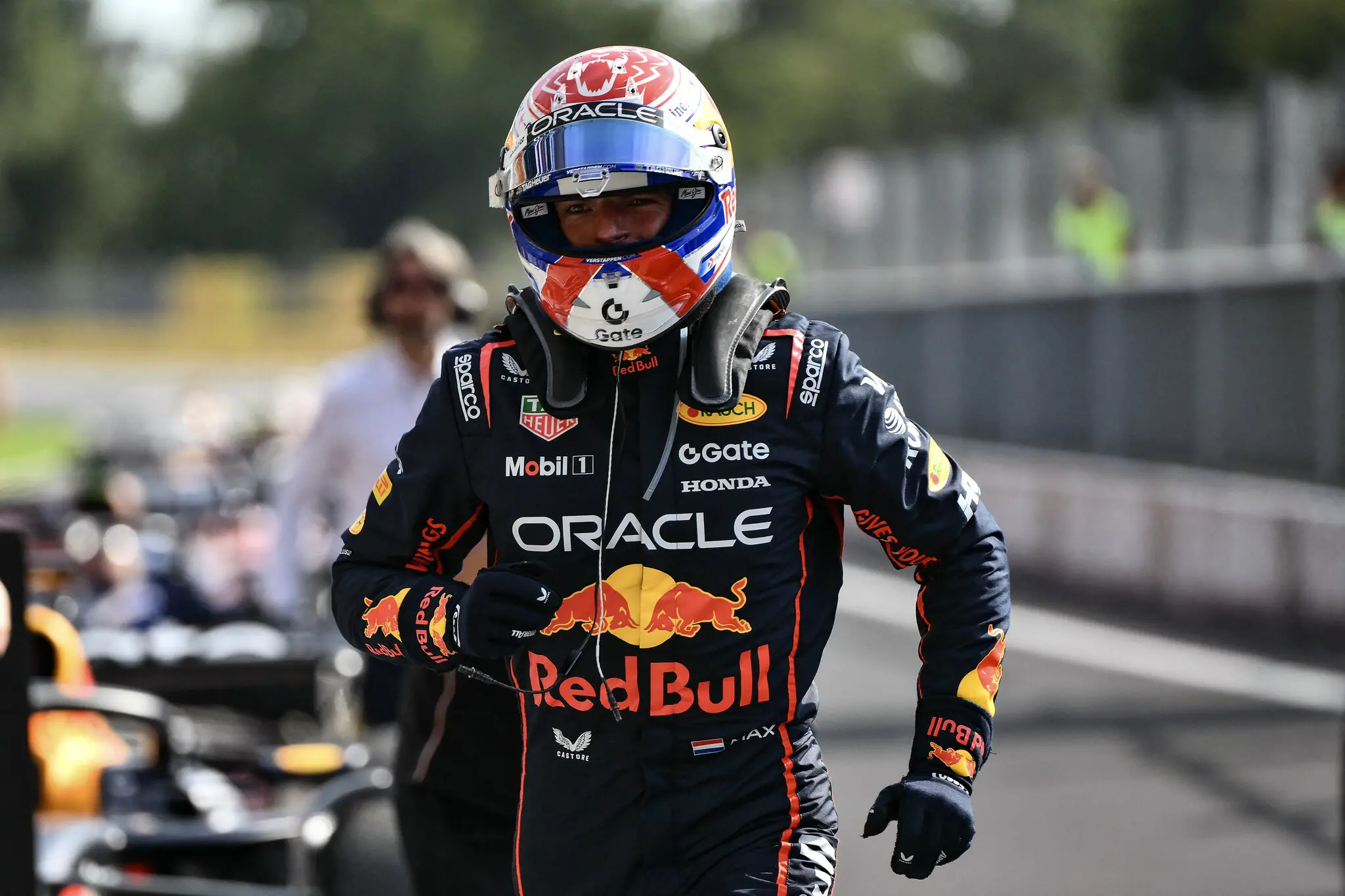 Foto do piloto da Red Bull, Max Verstappen, que venceu a última corrida da Fórmula 1, em Monza (ITA), e agora quer ir bem nos treinos no Azerbaijão, em Baku