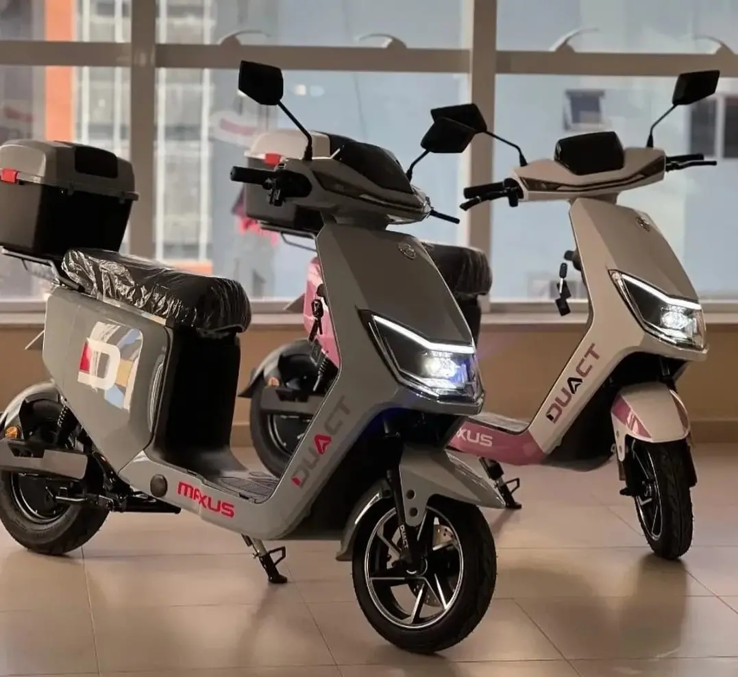 Foto de scooters elétricos produzidos pela Duact, marca brasileira que deve se instalar em Caucaia