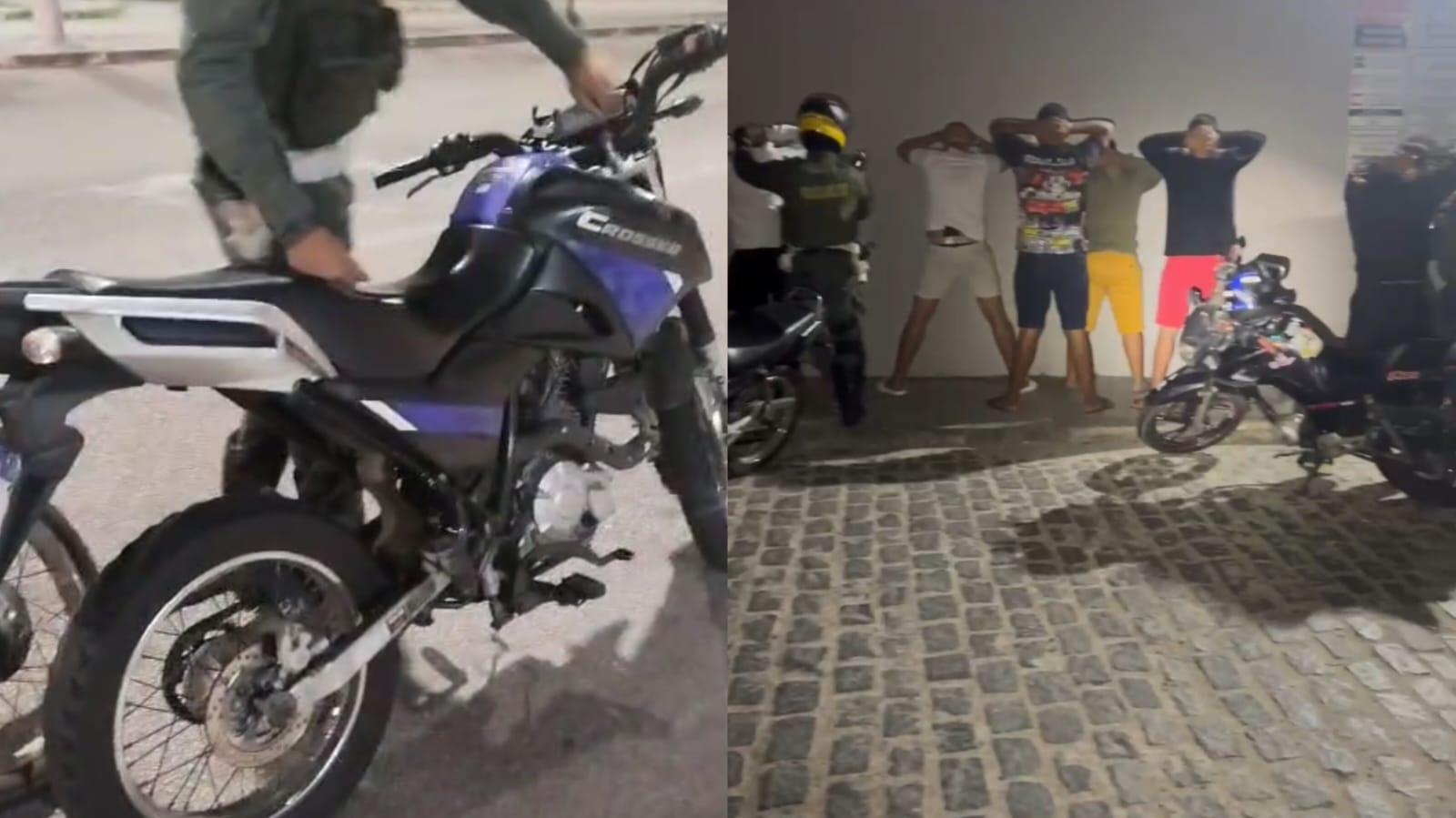 Policiais militares do Ceará realizam operação contra um “rolezinho” em Fortaleza. À esquerda, um agente inspeciona uma motocicleta preta e roxa modelo Crosser. À direita, quatro homens estão de frente para a parede, com as mãos na cabeça, sendo revistados por policiais, enquanto motos estão estacionadas próximas no local.
