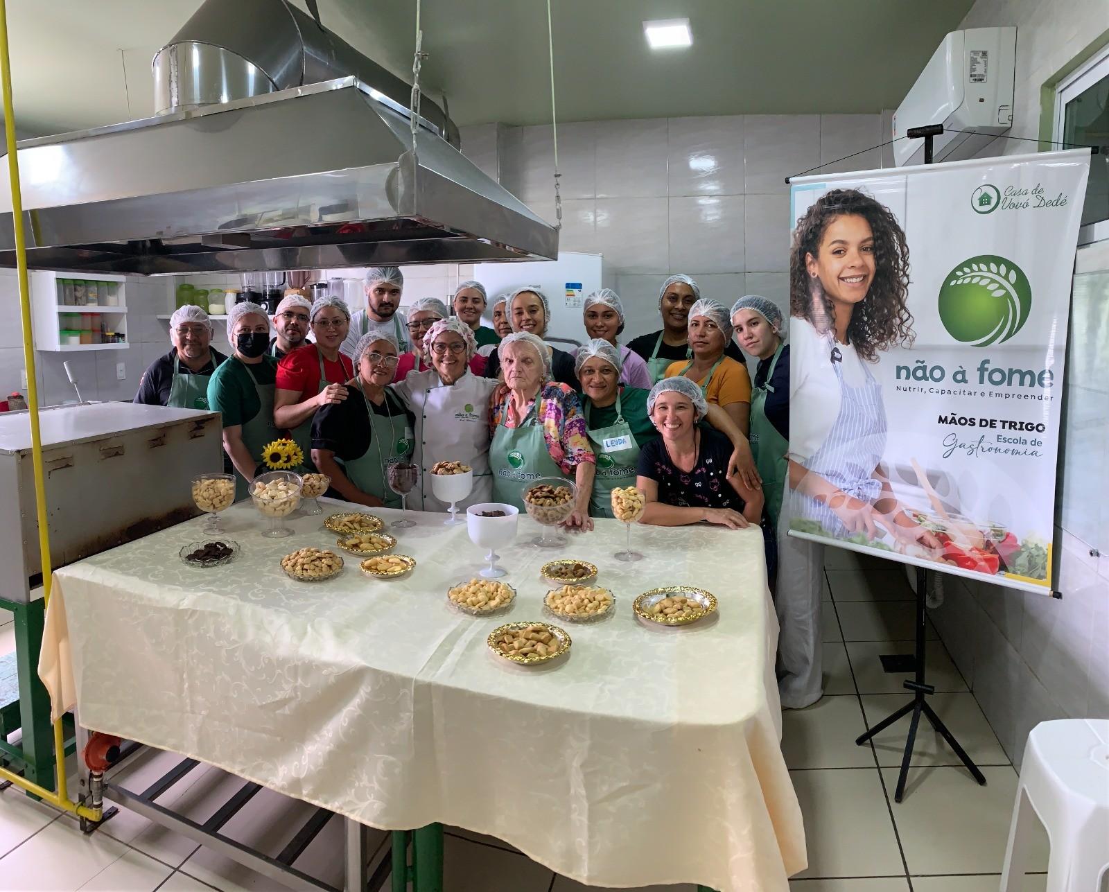 Imagem mostra turma de curso realizado na Casa de Vovó Dedé