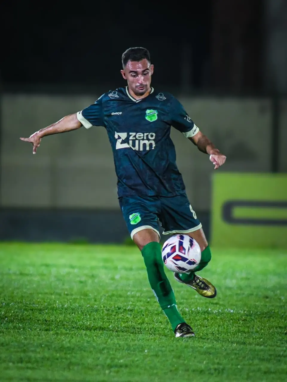 Foto de jogador do Floresta, que empatou com o São Bernardo no Domingão, pela Série C