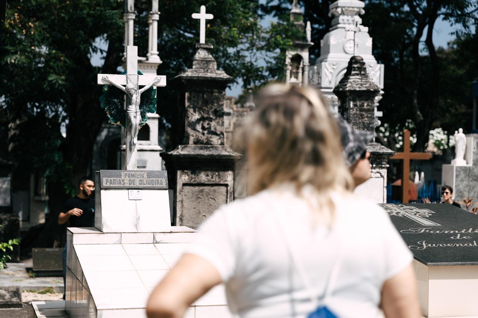 Passeio percorre os dois primeiros planos do campo santo