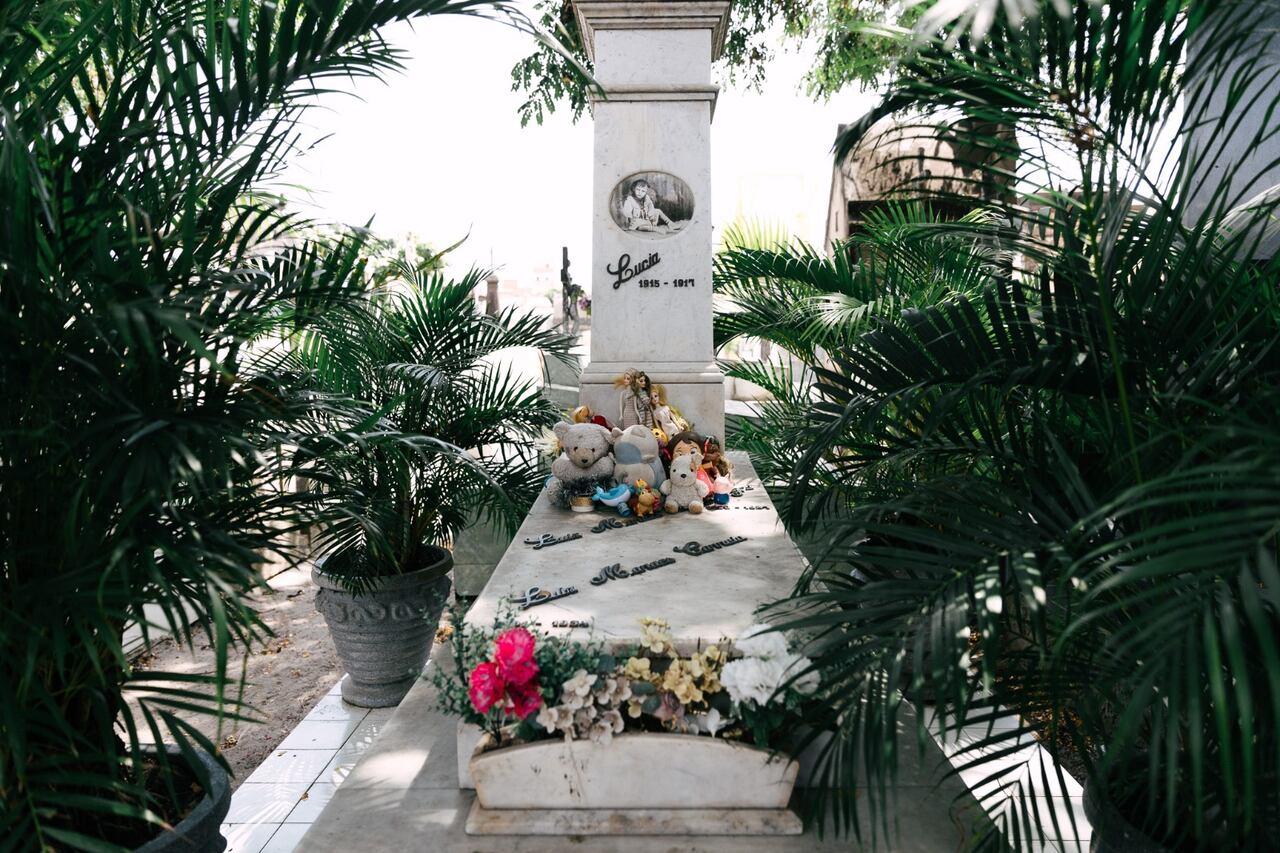 Túmulo da menina Lúcia é um dos mais visitados, especialmente no Dia das Crianças