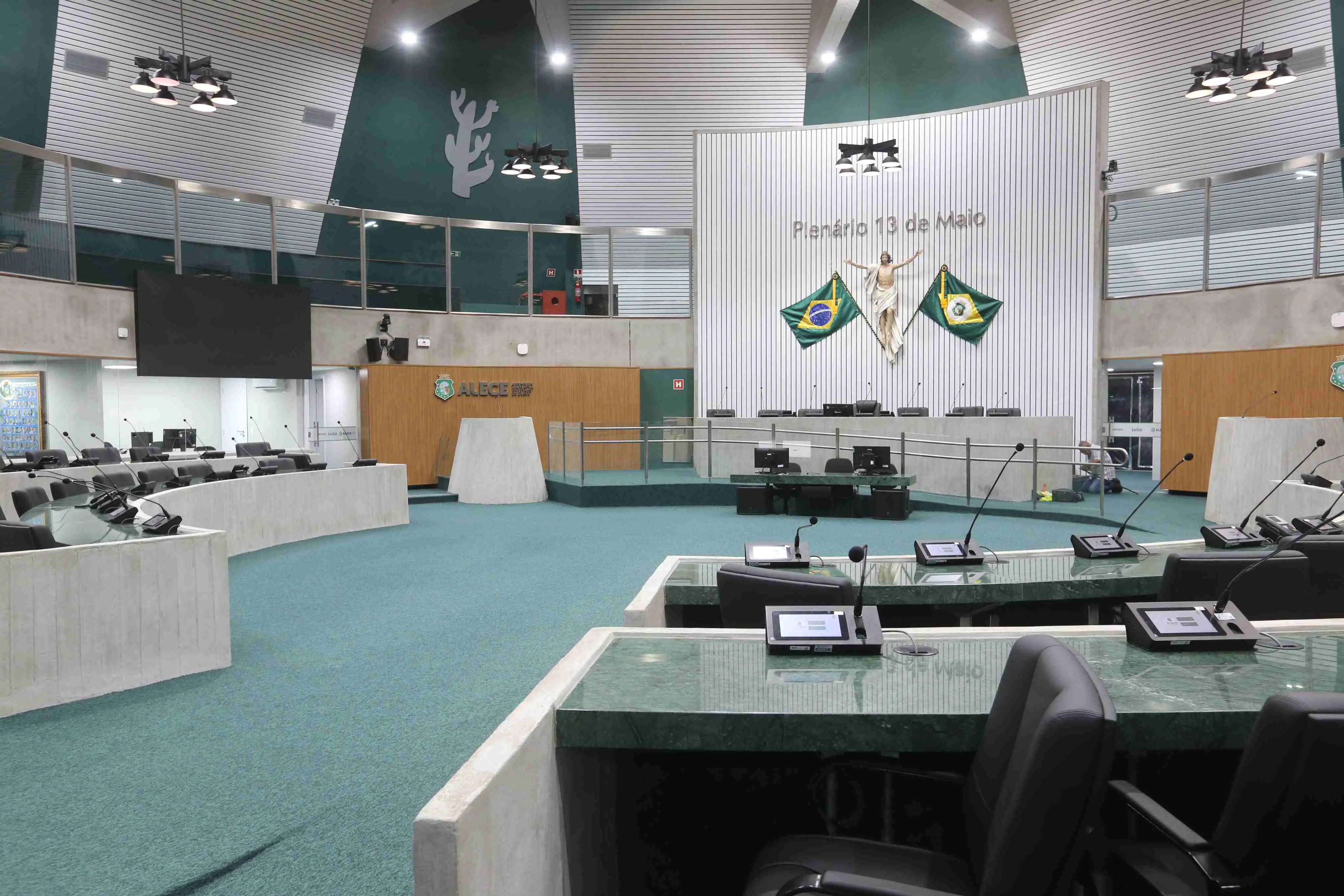 Imagem da notícia: Deputados aprovam PEC que exclui despesas da segurança pública do teto de gastos no Ceará