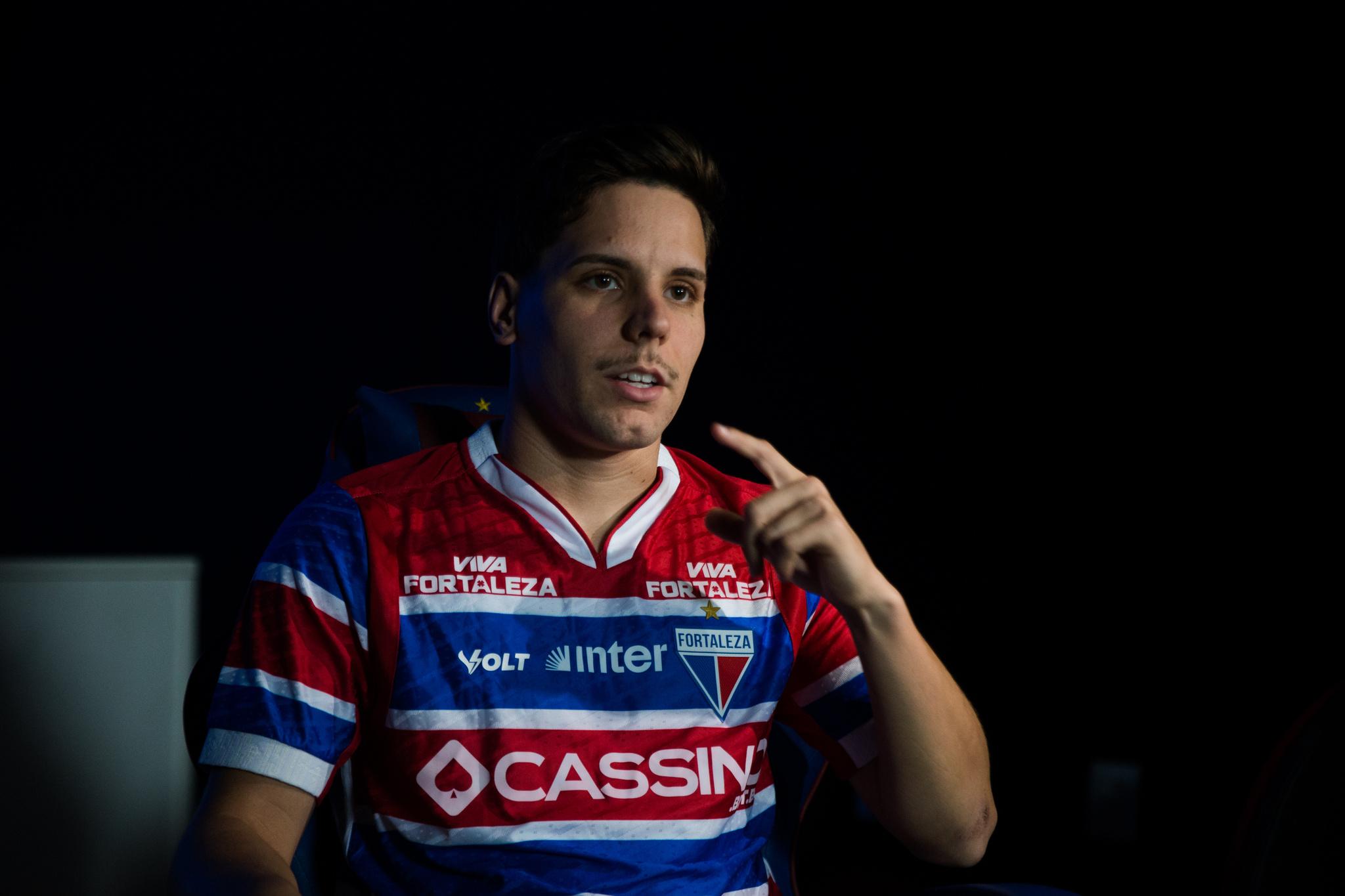 Foto de Lucca Prior, jogador do Fortaleza, que realiza sonho de infância no Leão e mira novos objetivos pelo Leão