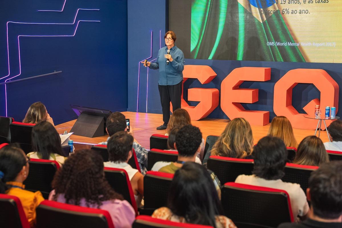 foto da médica ana escobar, que palestrou no Summit GEQ 2025.