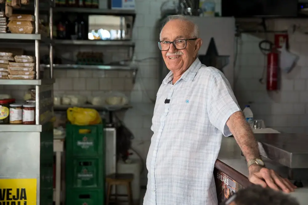Raimundo na loja principal, que gere com a família há mais de 30 anos