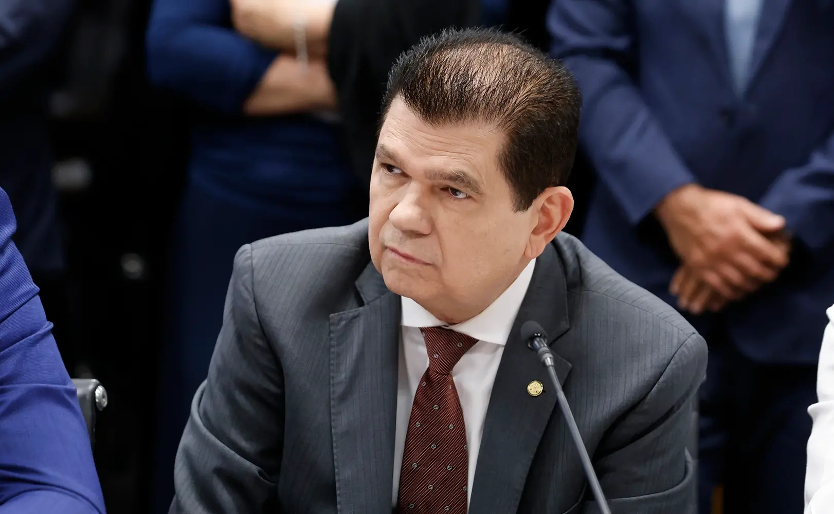 Deputado federal Mauro Filho de palito na câmara federal, em brasília