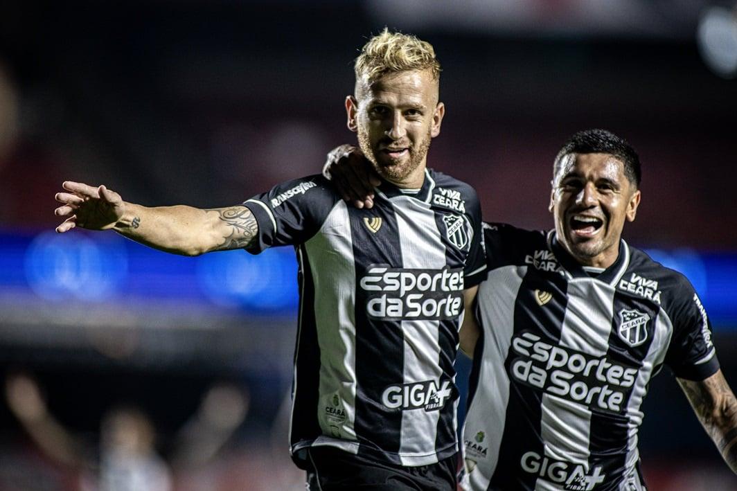 Pedro Henrique comemora gol marcado pelo Ceará