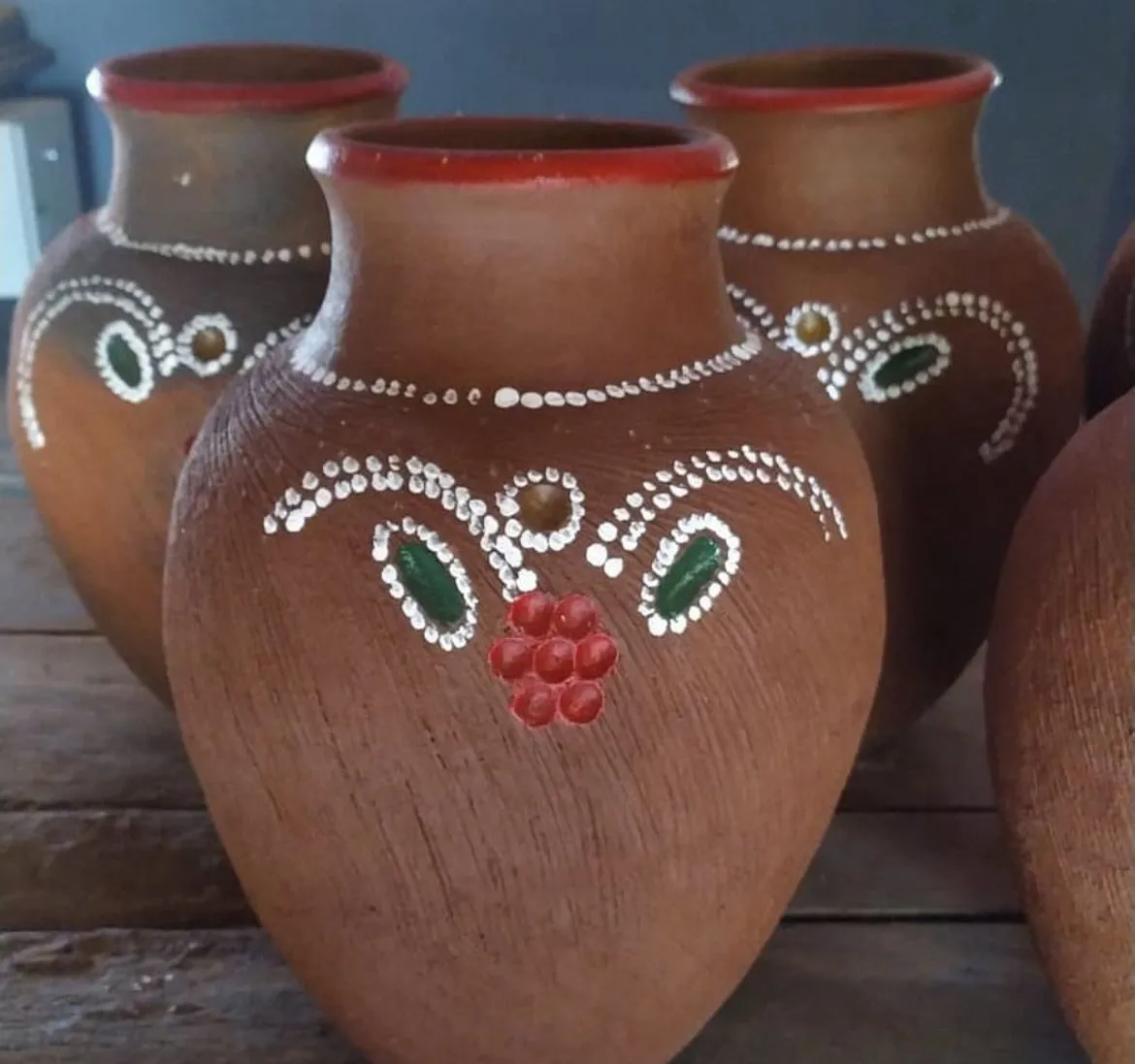 Peças de cerâmicas produzidas pelas mulheres da Comunidade da Alegria, em Ipu-CE