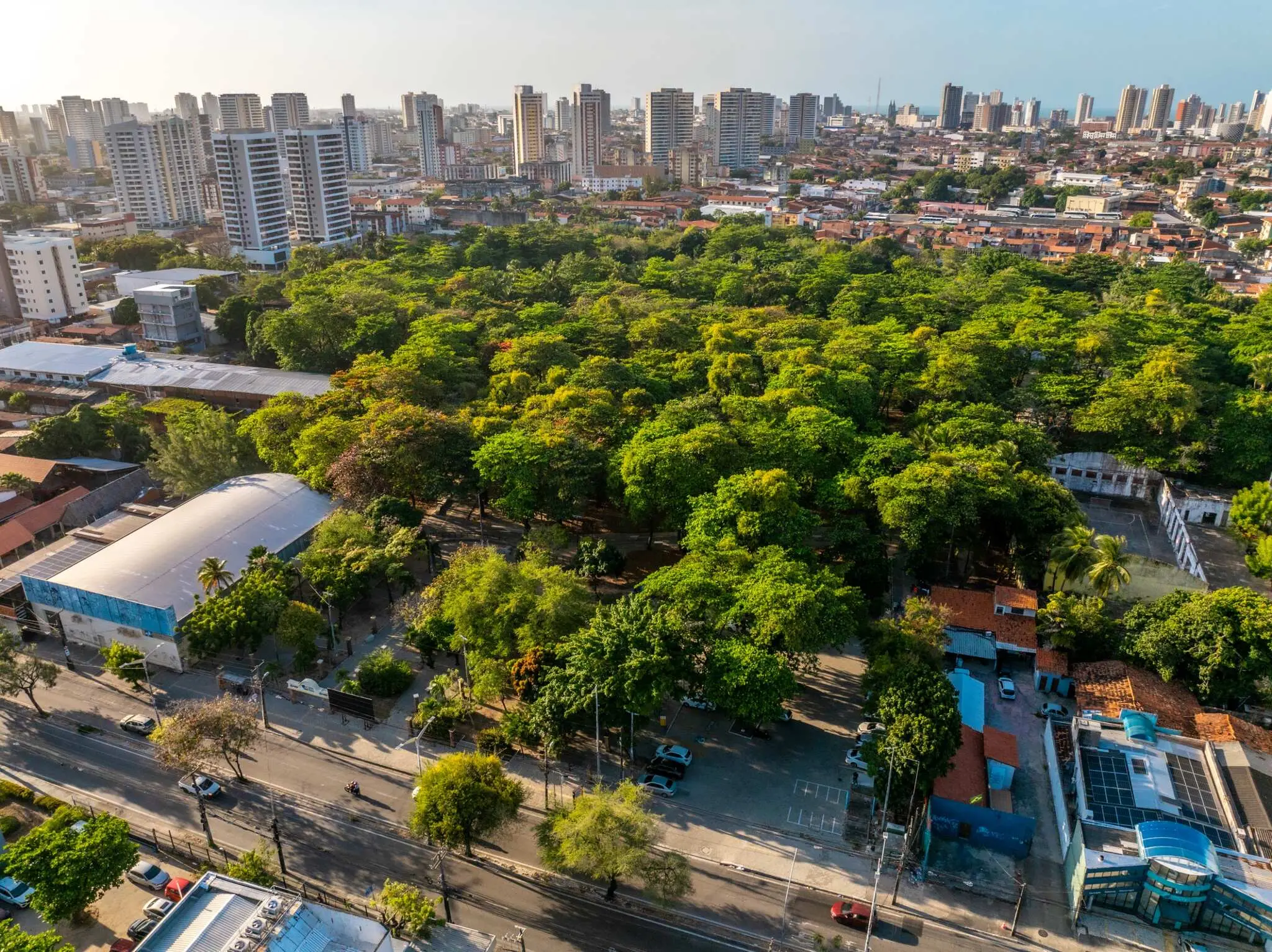 Prédios de Fortaleza ao redor do Parque Rio Branco.