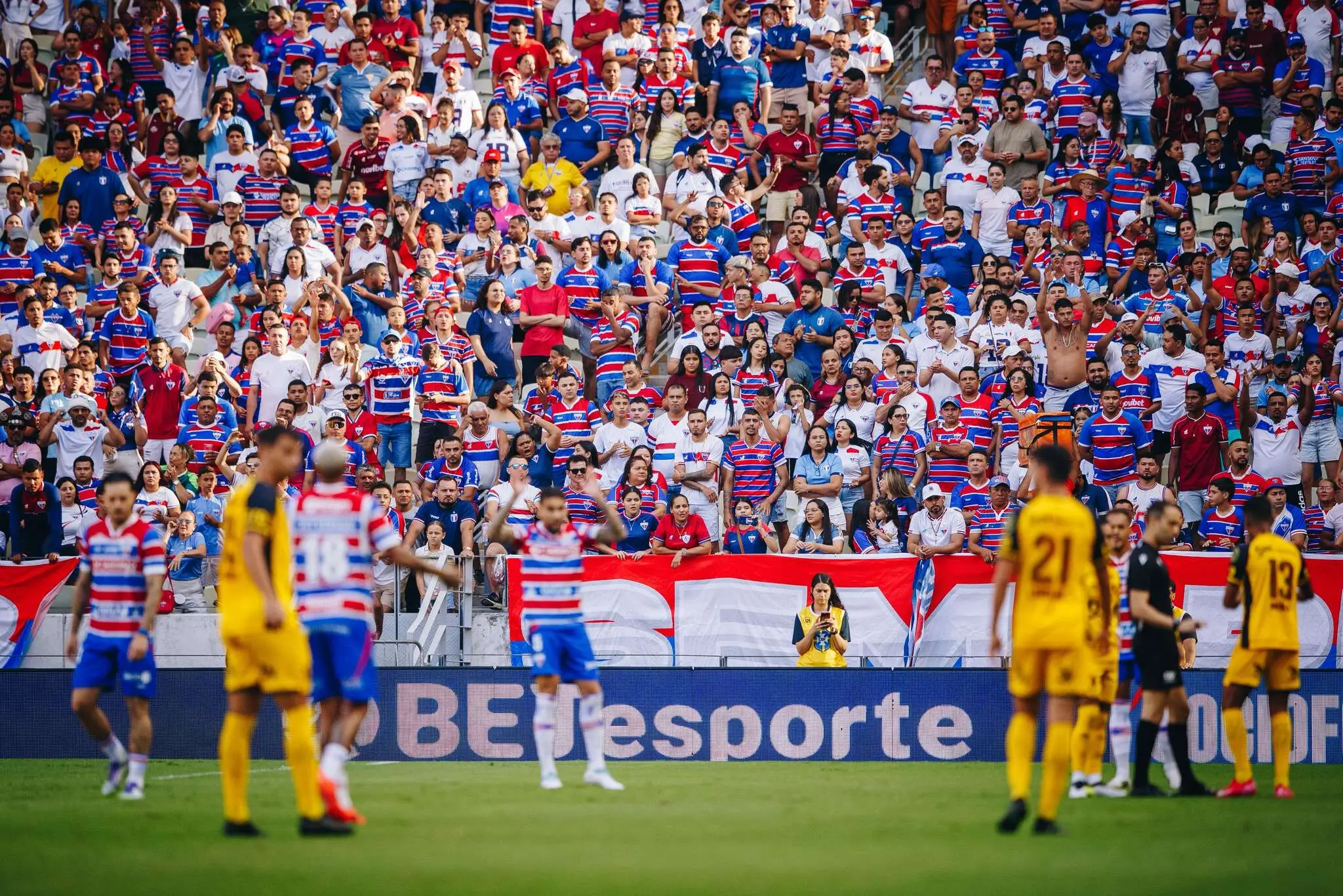 Foto de torcida do Fortaleza na Arena Castelão pela Série A
