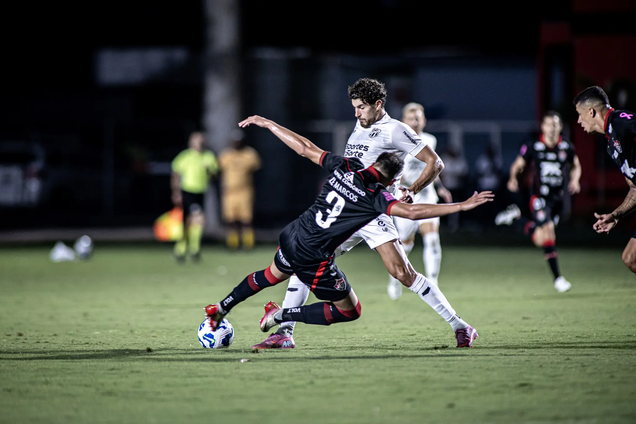 Foto de Ceará perde no Barradão para o Vitória na Série A