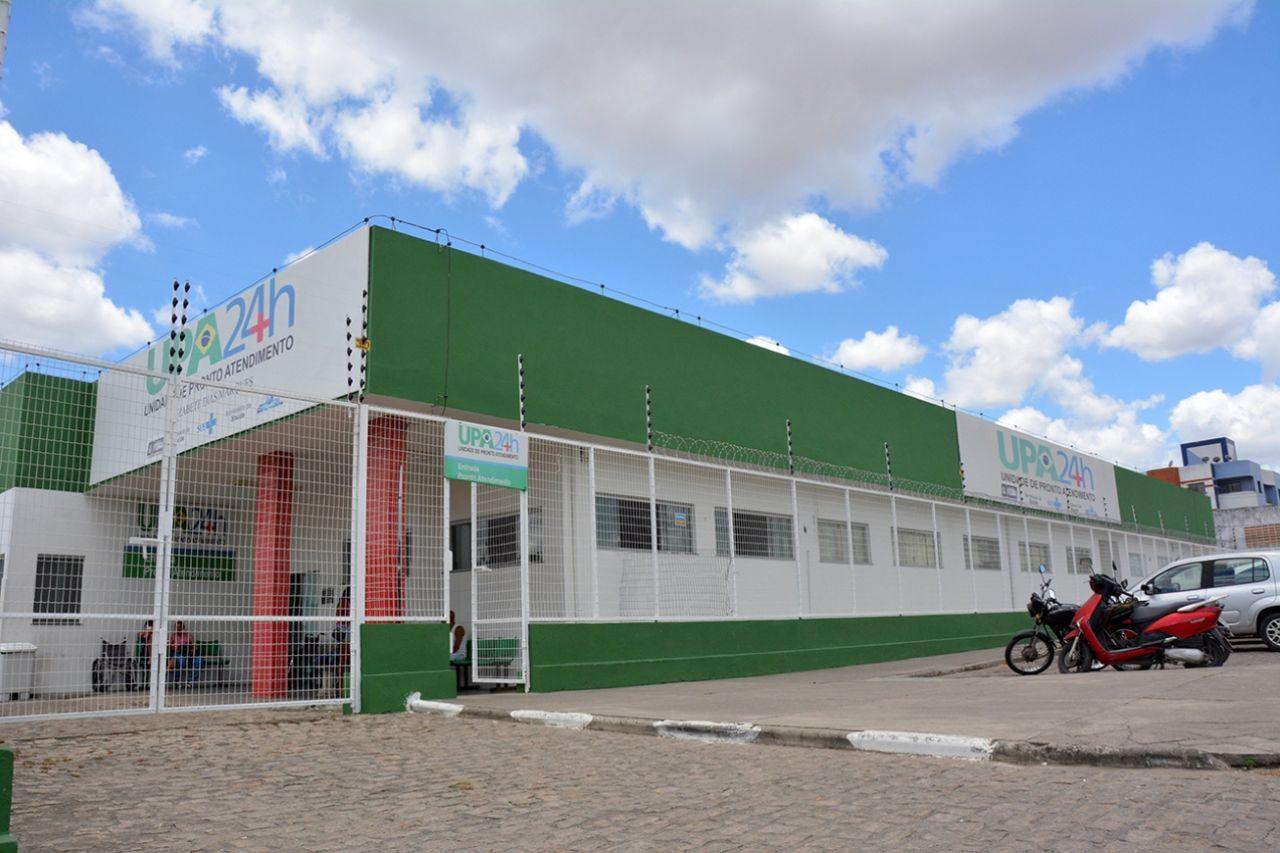 fachada da UPA da Queimadinha, em Feira de Santana. Paciente morreu com suspeita de metanol.