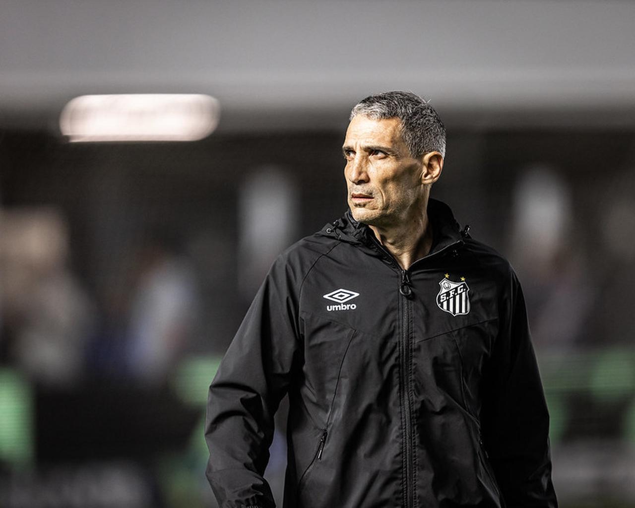 Vojvoda em campo pelo Santos