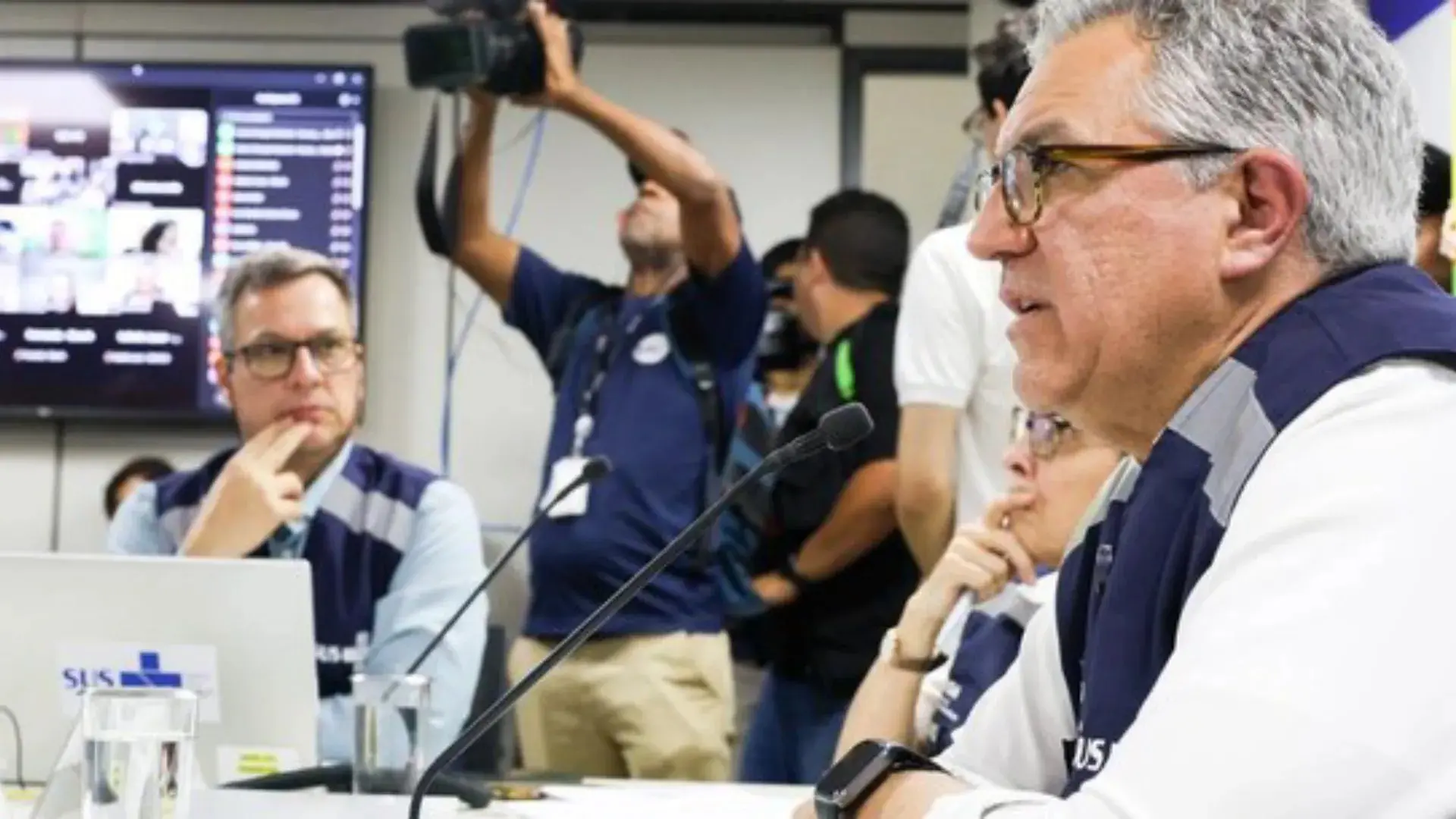 Ministro Alexandre Padilha em coletiva sobre possíveis fabricantes do antídoto para contornar intoxicação por metanol.