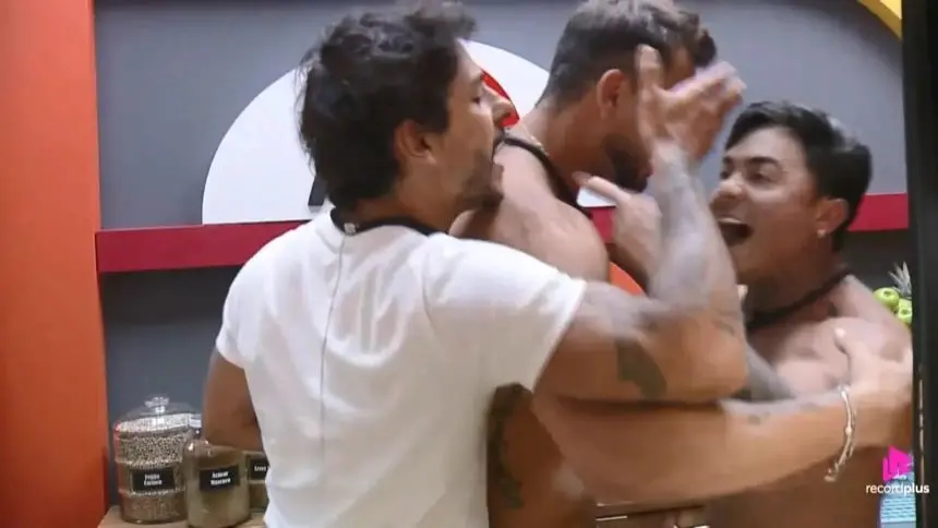 Imagem da notícia Produção de ‘A Fazenda 2025’ intervém em briga entre Wallas e Shia após festa