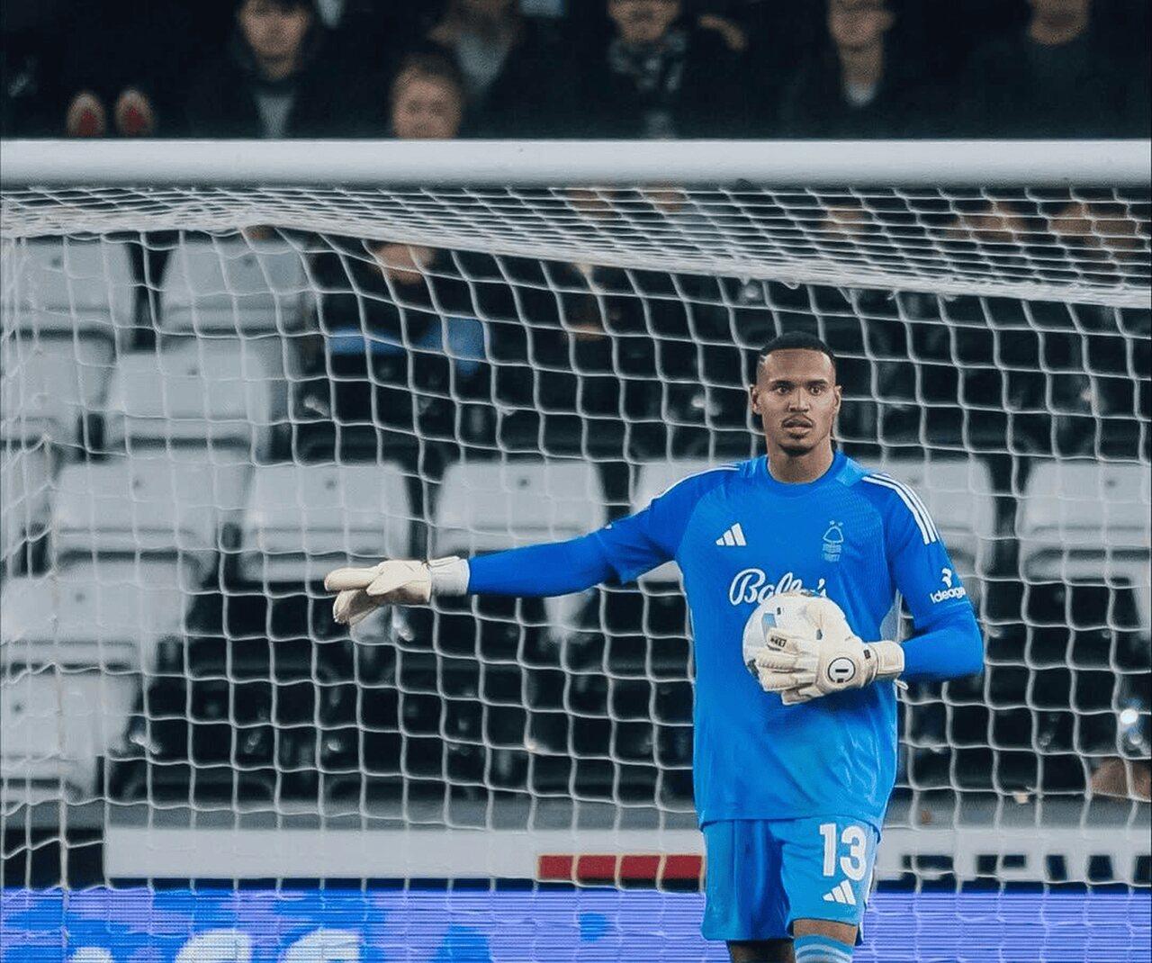 John em ação pelo Botafogo