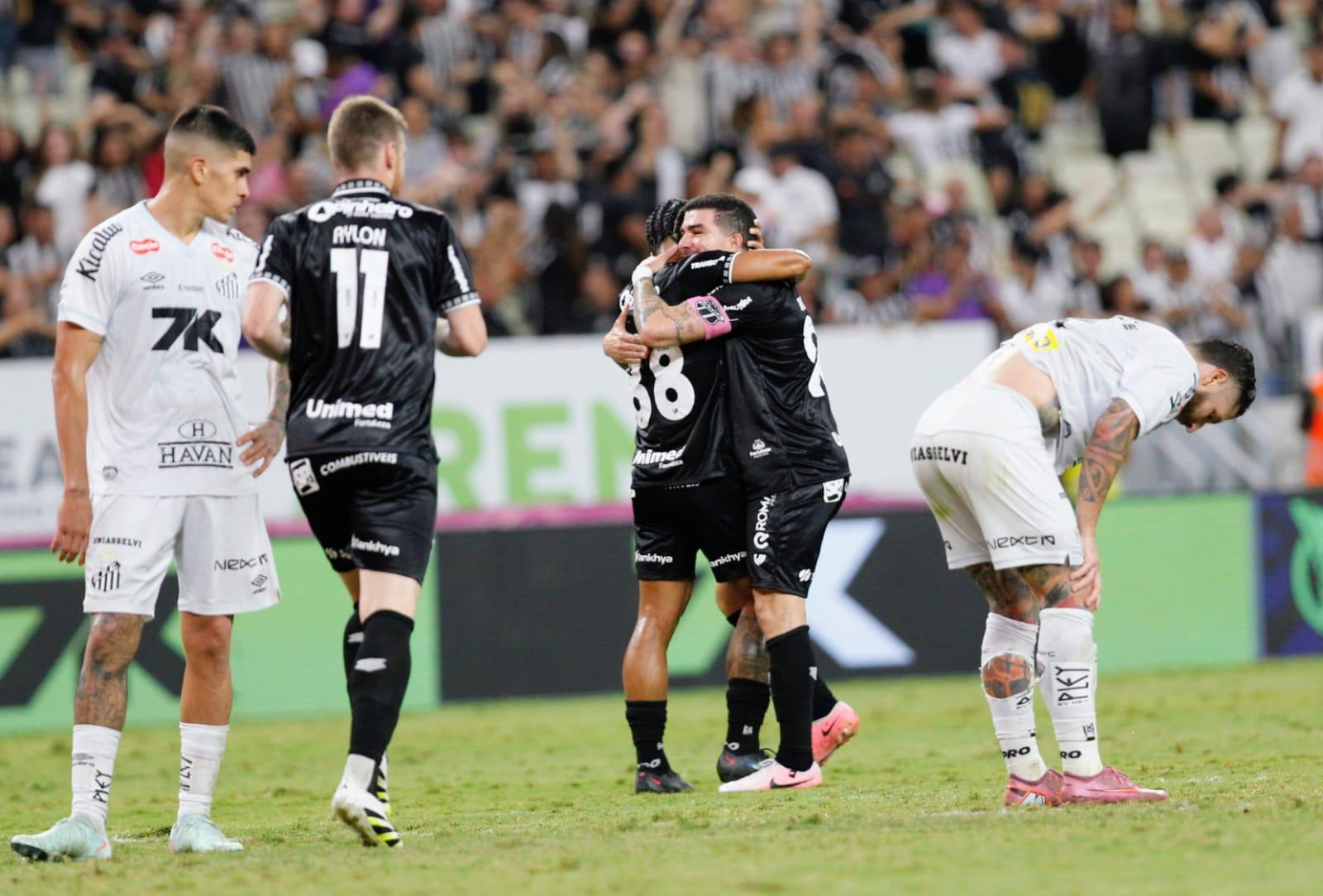 Fernando Sobral e Ceará comemora gol