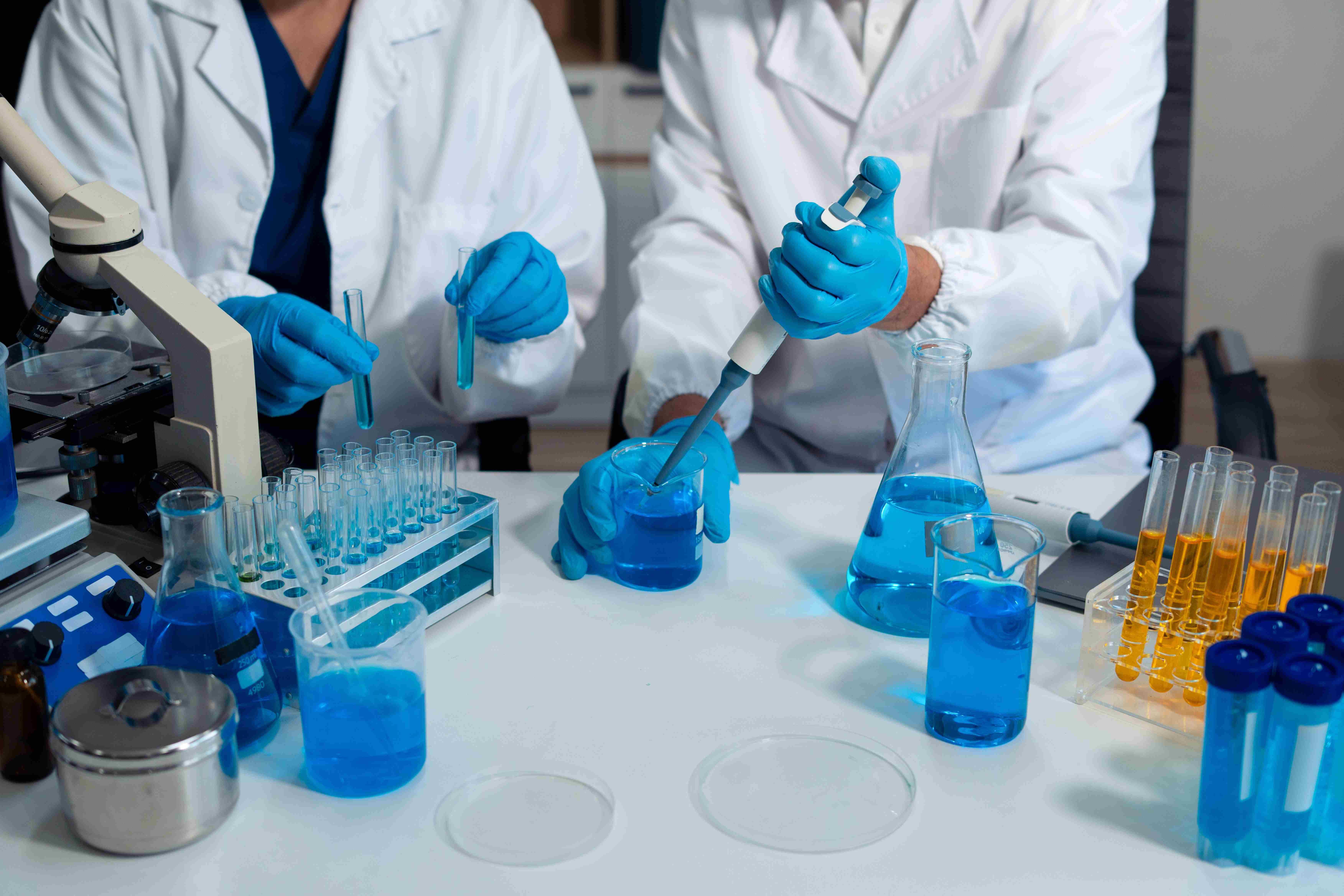 Sesa realiza diferentes testes para confirmar ou descartar existência de metanol em casos suspeitos