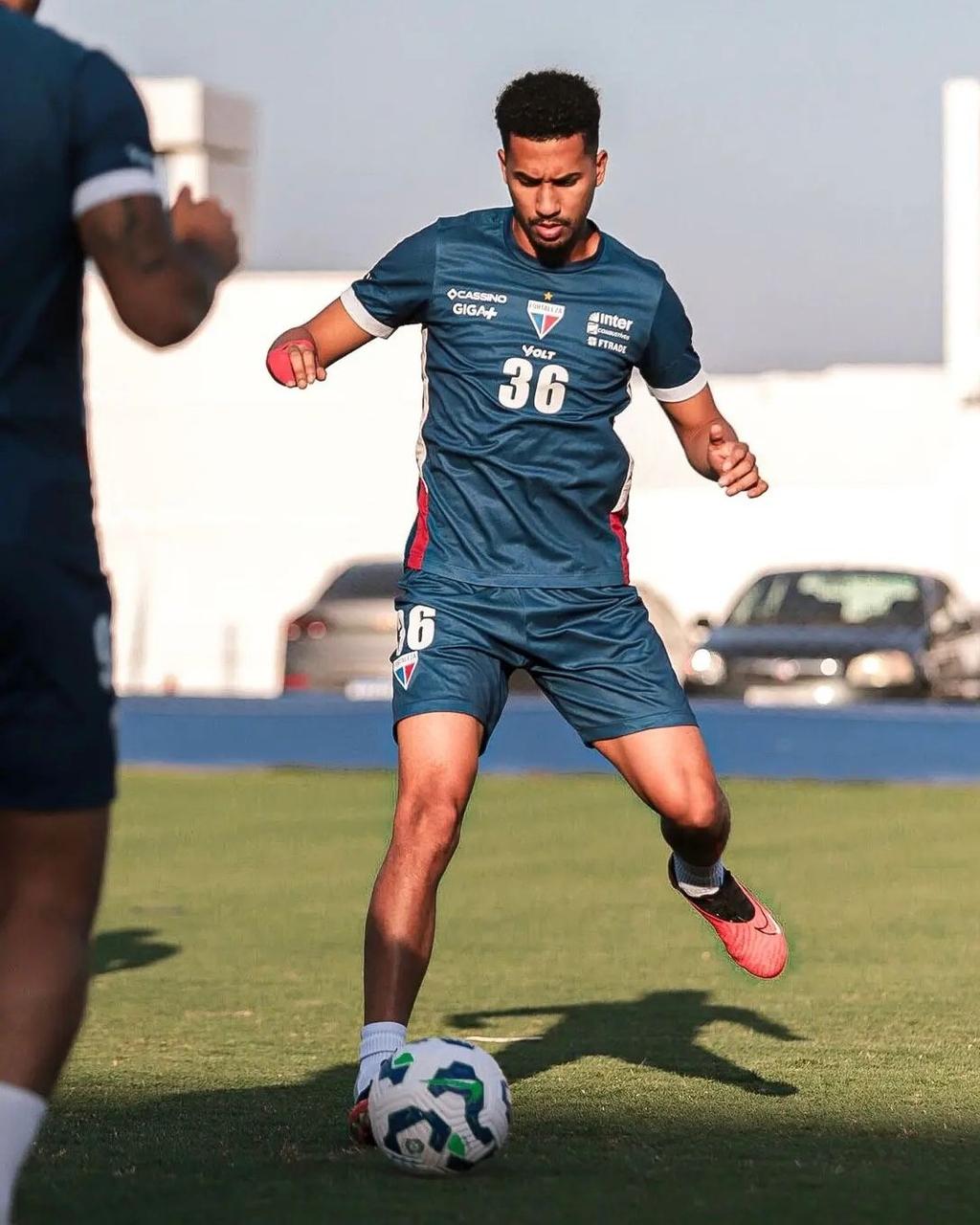 Weverson lateral-esquerdo do Fortaleza