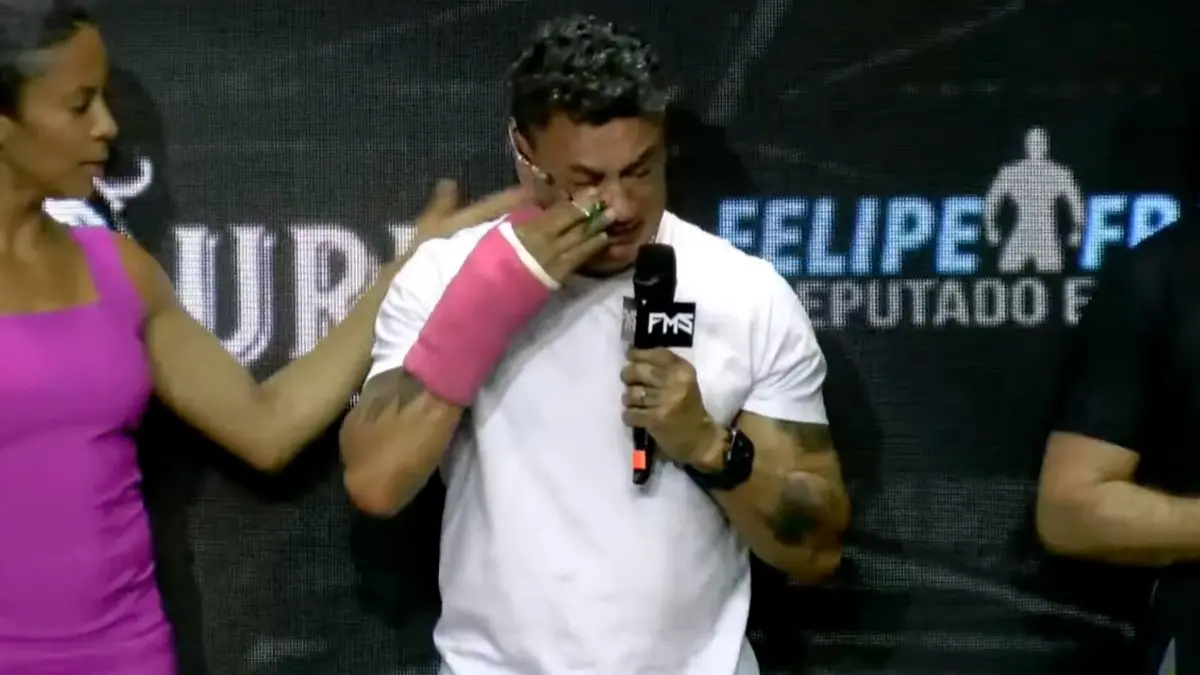 Popó anuncia aposentadoria do boxe após briga com Wanderlei Silva e chora