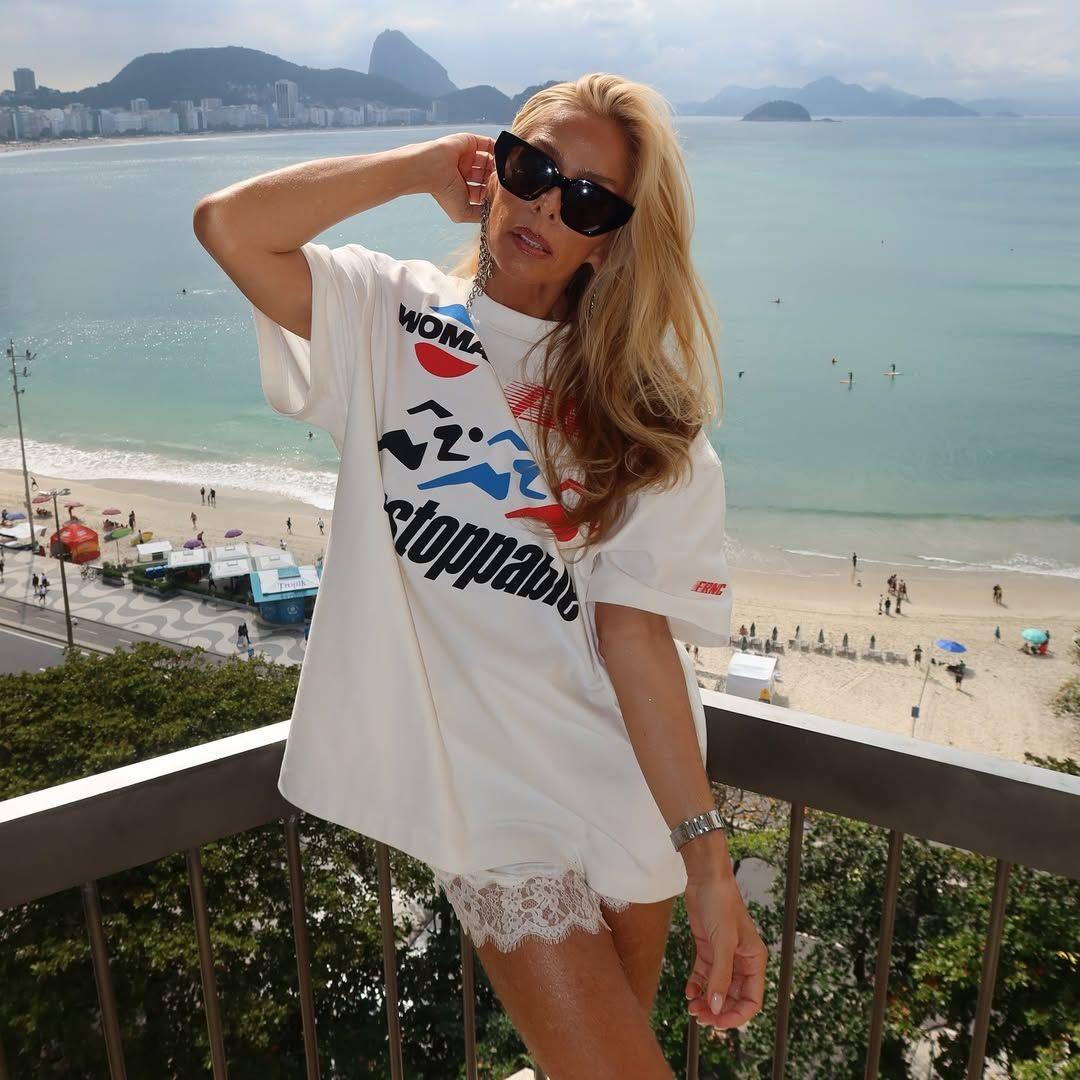 Adriane Galisteu explicou o motivo de ter sentido fortes dores nas pernas