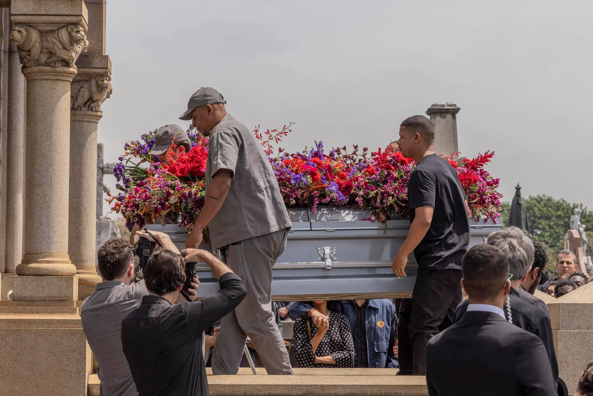 Imagens que mostram o funeral de Odete Roitman, de Vale Tudo.