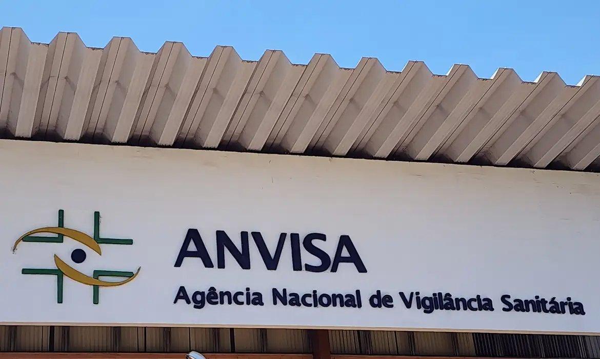 Fachada do prédio da Anvisa, com o letreiro