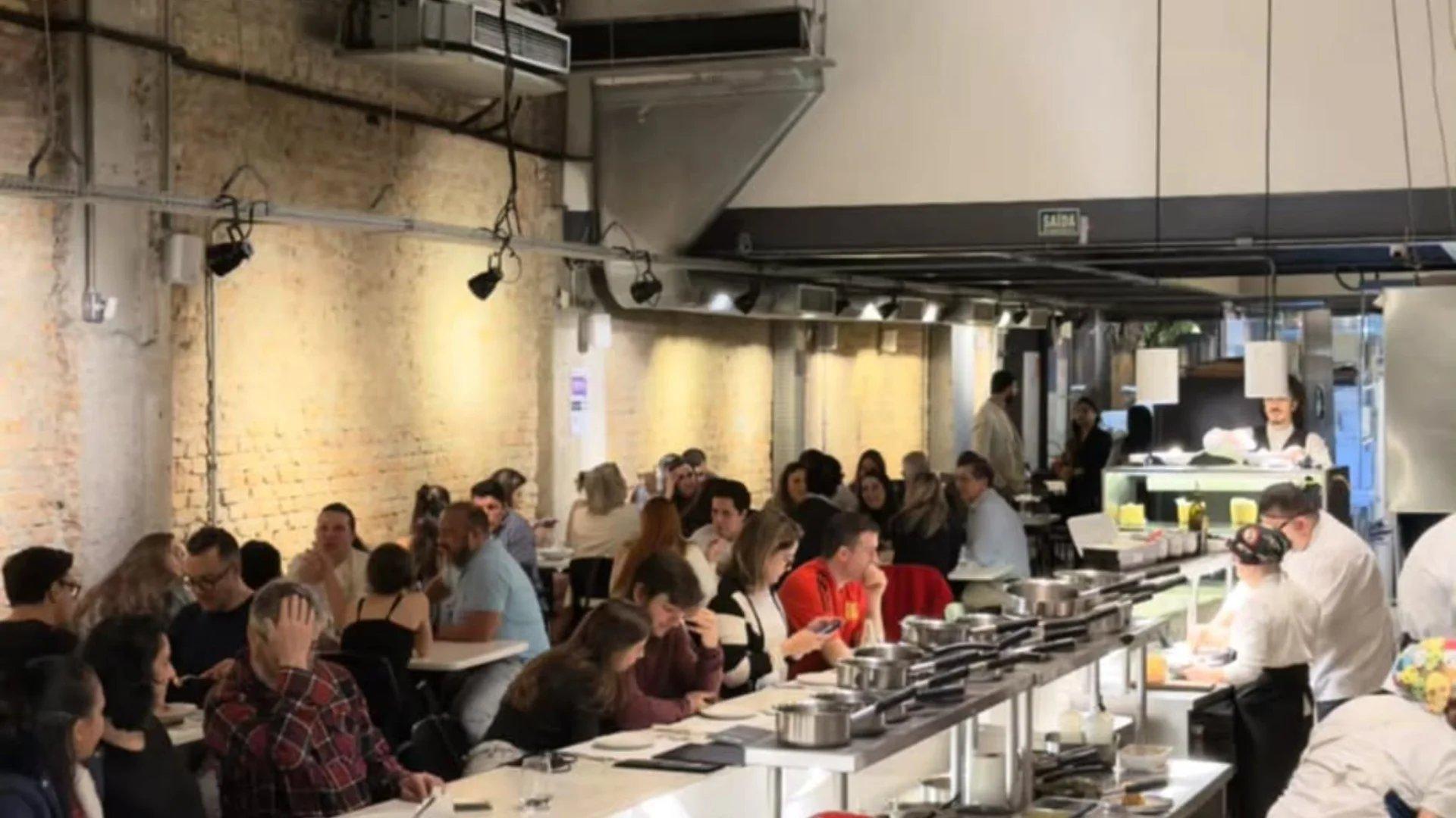 Foto da parte interna do restaurante Jamile, onde Fogaça assina cardápio.