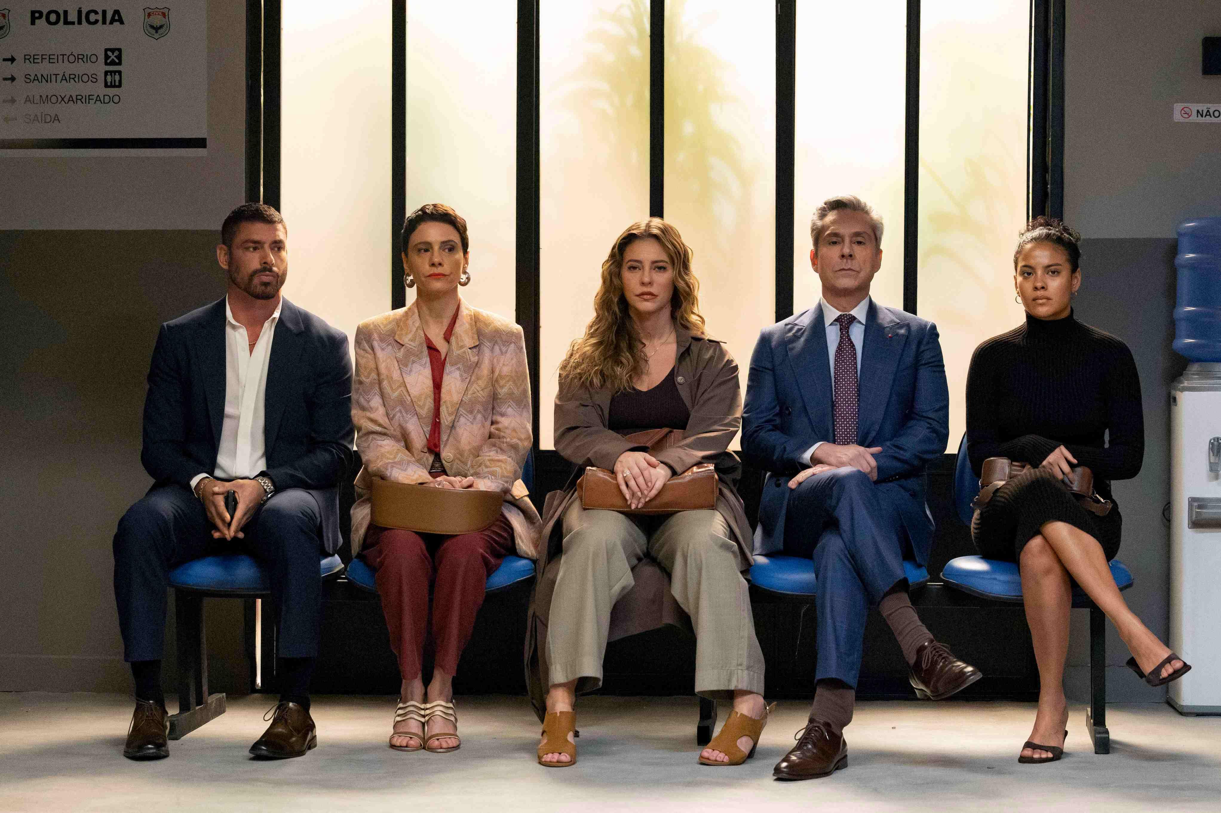 Imagem dos suspeitos da morte de Odete são chamados para depor para matéria sobre Bloco de Carnaval é criado para celebrar Odete Roitman, de Vale Tudo, no RJ